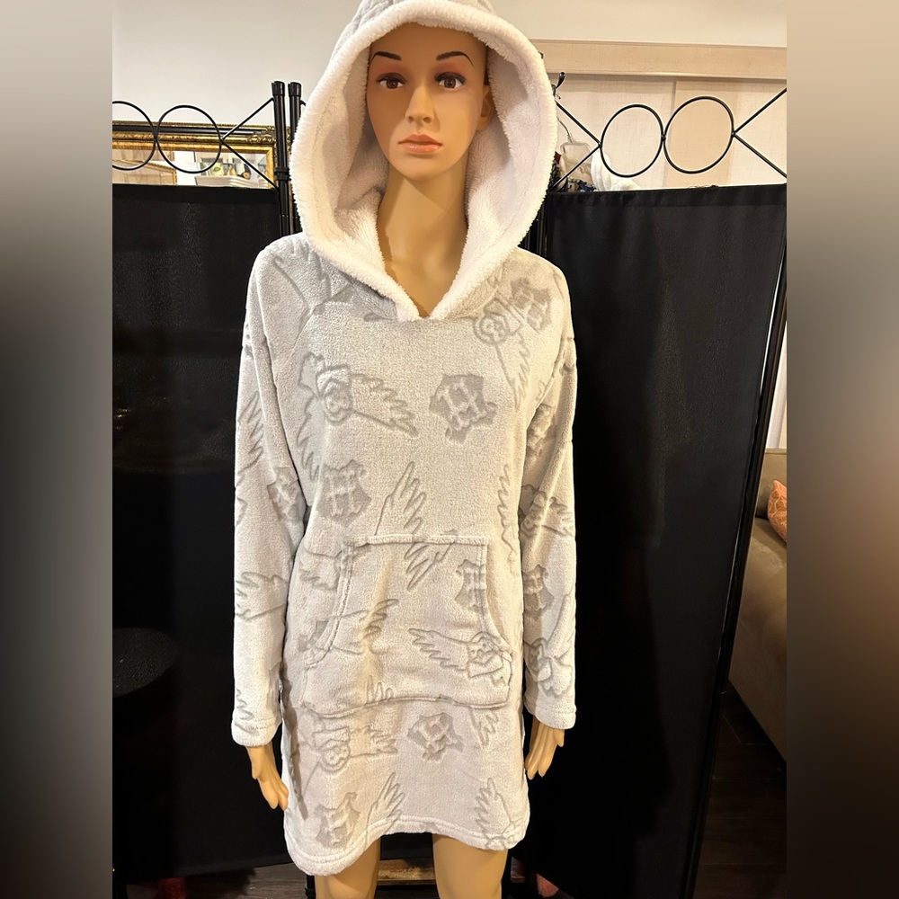 Disney Harry Potter pullover robe. Super soft. Sz Sm